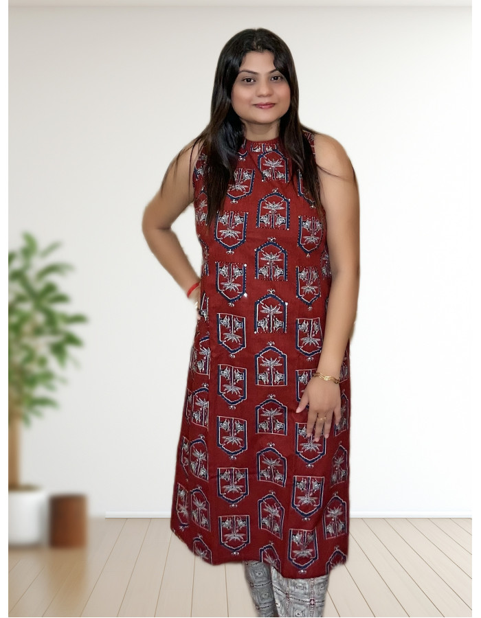 A model wearing Pure Cotton Ethnic Kurti Pant Set Foe Women A model wearing Pure Cotton Ethnic Kurti Pant Set Foe Women