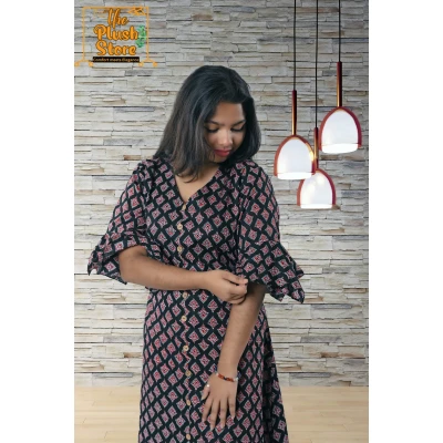 A model wearing Pure Cotton Black Printed One Piece Mid-length Dress For Women A model wearing Pure Cotton Black Printed One Piece Mid-length Dress For Women