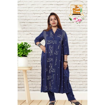 A model wearing Cotton-Linen 2 Piece Hand Woven Kurti Palazzo Set For Women A model wearing Cotton-Linen 2 Piece Hand Woven Kurti Palazzo Set For Women
