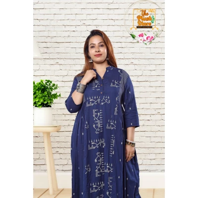 A model wearing Cotton-Linen 2 Piece Hand Woven Kurti Palazzo Set For Women A model wearing Cotton-Linen 2 Piece Hand Woven Kurti Palazzo Set For Women