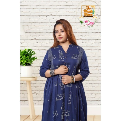 A model wearing Cotton-Linen 2 Piece Hand Woven Kurti Palazzo Set For Women A model wearing Cotton-Linen 2 Piece Hand Woven Kurti Palazzo Set For Women