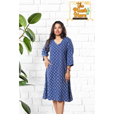 A model wearing Midi Dress In Pure Cotton For Women A model wearing Midi Dress In Pure Cotton For Women
