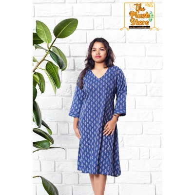 A model wearing Midi Dress In Pure Cotton For Women A model wearing Midi Dress In Pure Cotton For Women