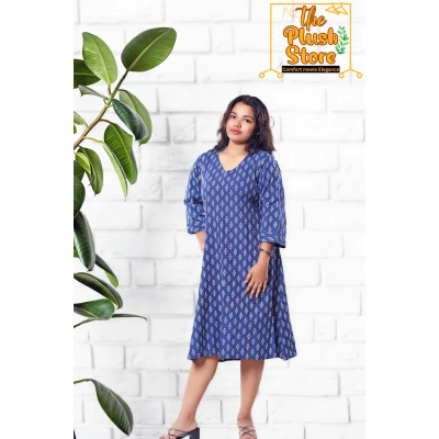 A model wearing Midi Dress In Pure Cotton For Women A model wearing Midi Dress In Pure Cotton For Women