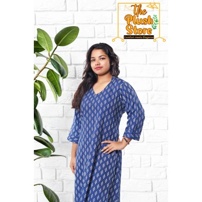 A model wearing Midi Dress In Pure Cotton For Women A model wearing Midi Dress In Pure Cotton For Women