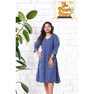 A model wearing Midi Dress In Pure Cotton For Women A model wearing Midi Dress In Pure Cotton For Women